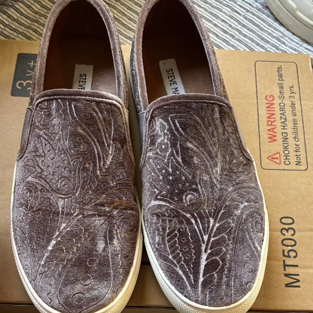Steve Madden Men’s Brown Velvet Paisley Slip-Ons